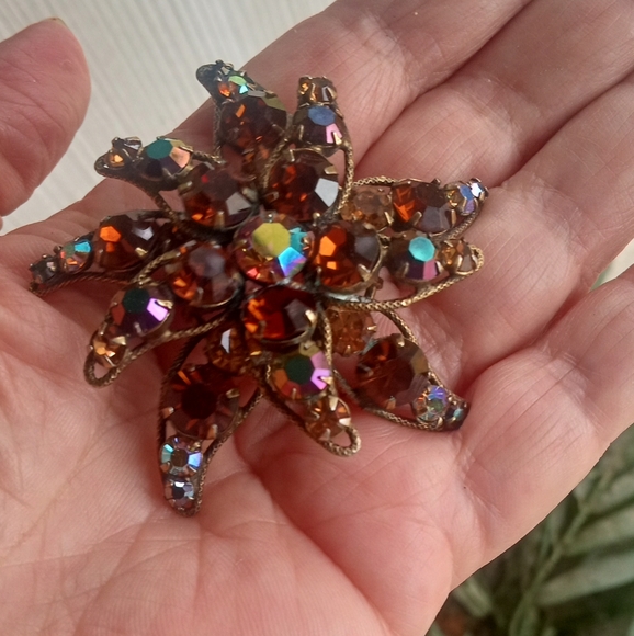 Regency Signed VTG Citrine AB Colored Crystal Rhinestones Star Flower Brooch - Picture 2 of 13